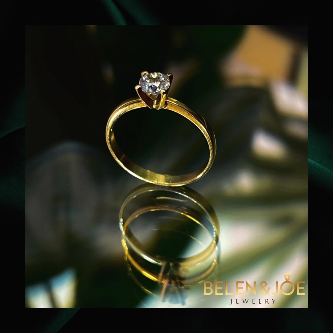 Solitaire engagement ring in yellow gold